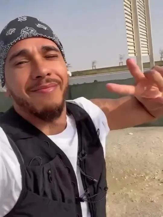 麻将胡了模拟器-41岁汉密尔顿大秀魔鬼筋肉！地狱级训练狂飙荷尔蒙，卡戴珊赚麻了