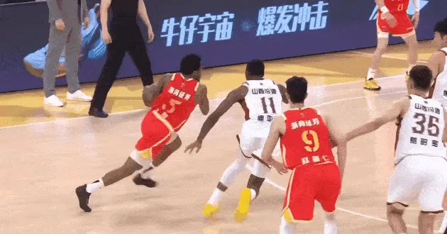 麻将胡了2-小巴里-布朗突破过掉迪亚洛上篮，迪亚洛又身后追防上演钉板大帽